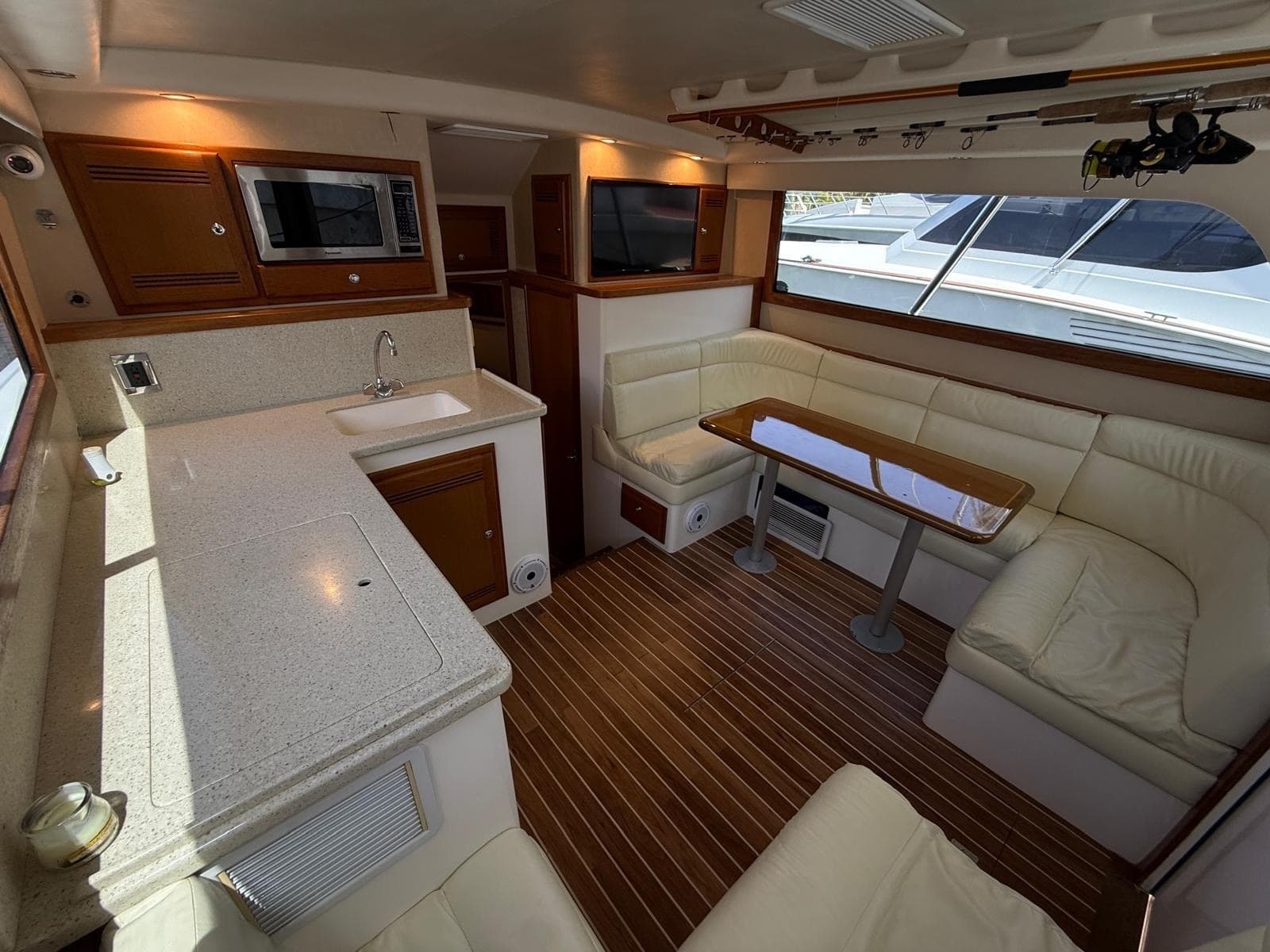 2005 Cabo 35 Flybridge