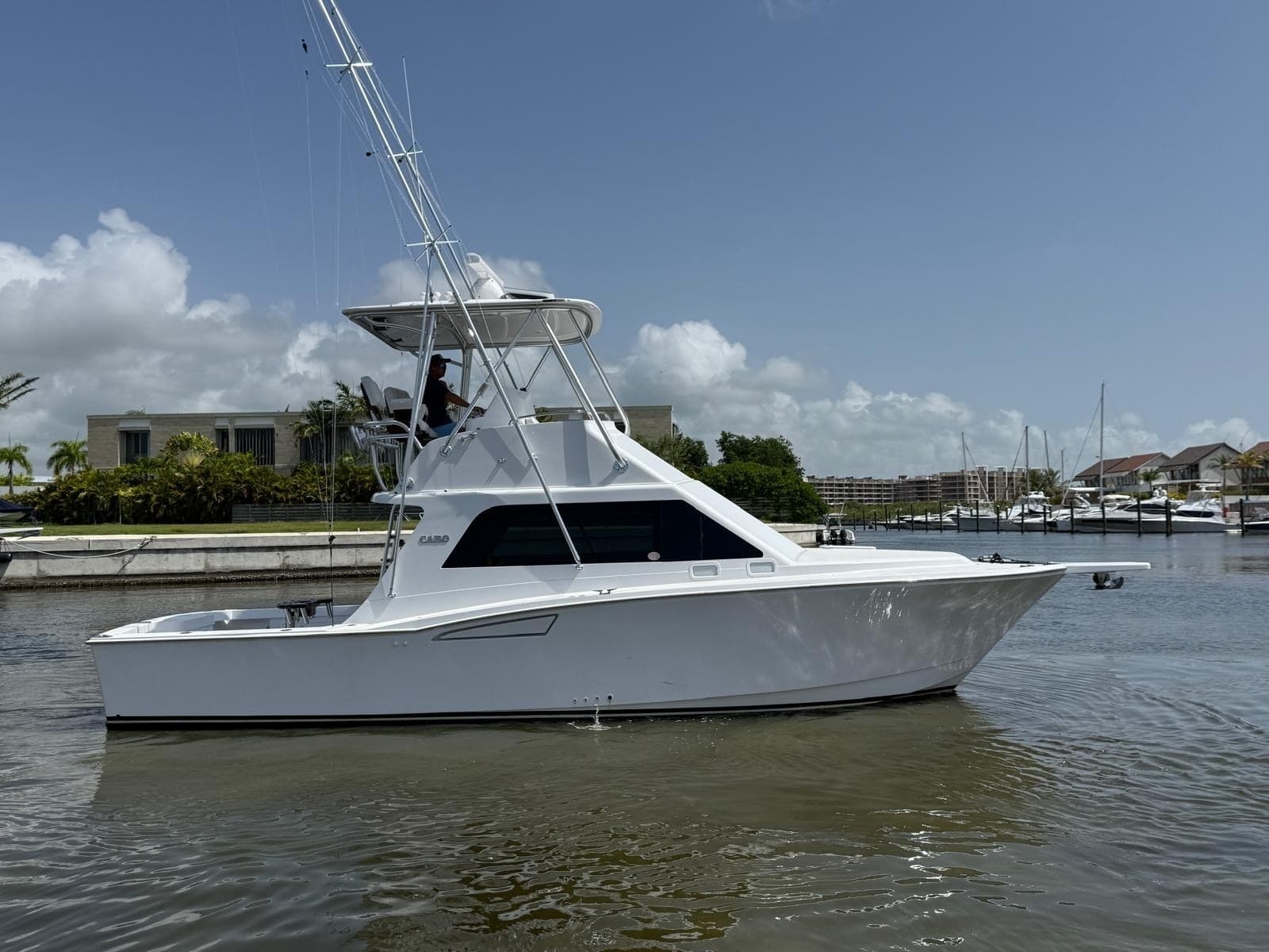 2005 Cabo 35 Flybridge