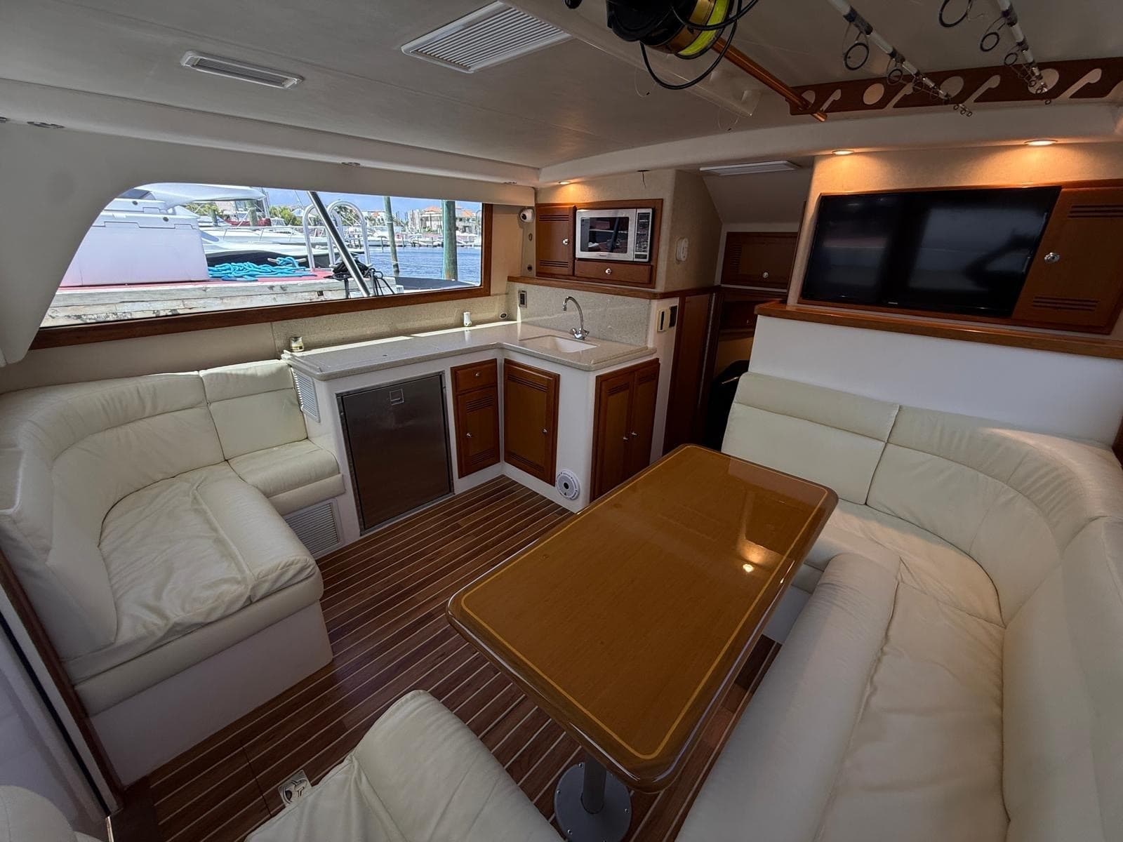 2005 Cabo 35 Flybridge