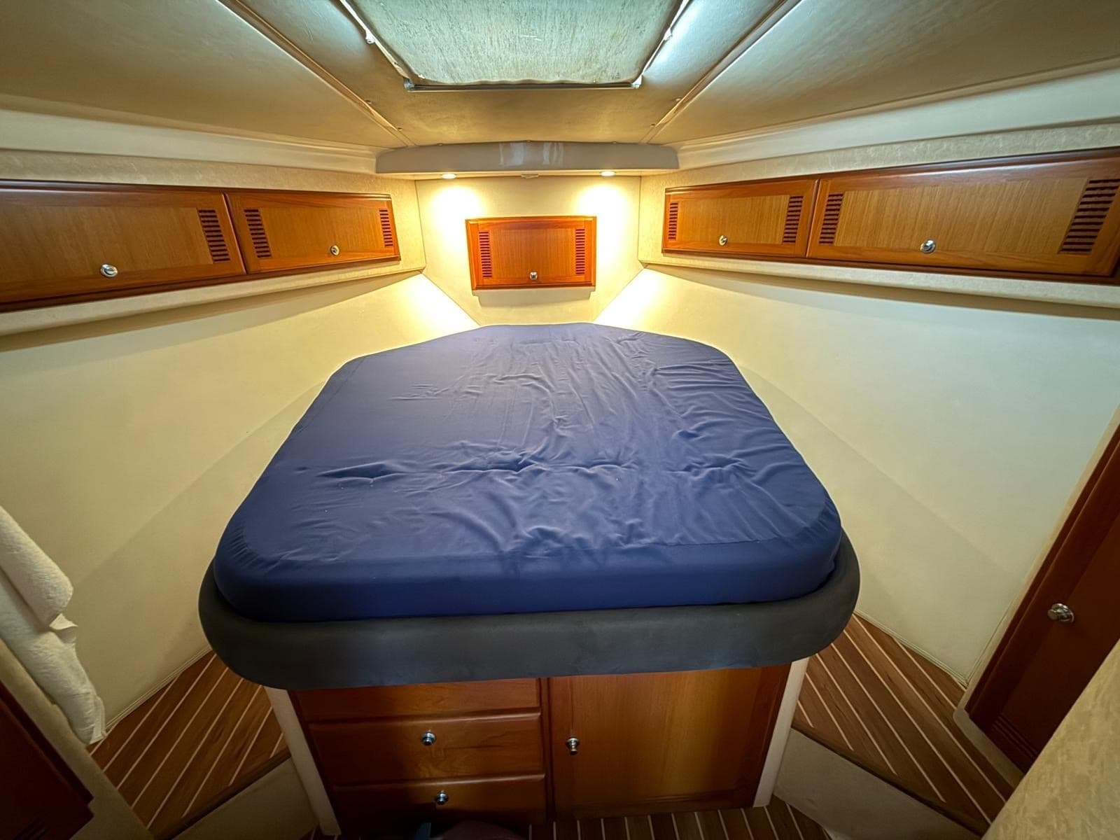 2005 Cabo 35 Flybridge