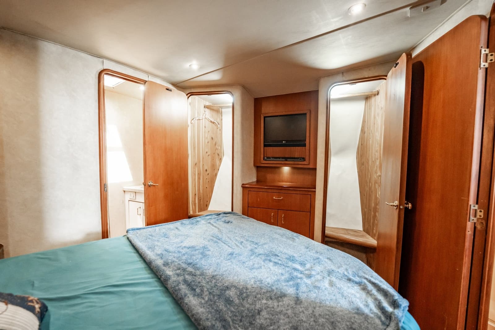 2000 Ocean Yachts 43 Super Sport