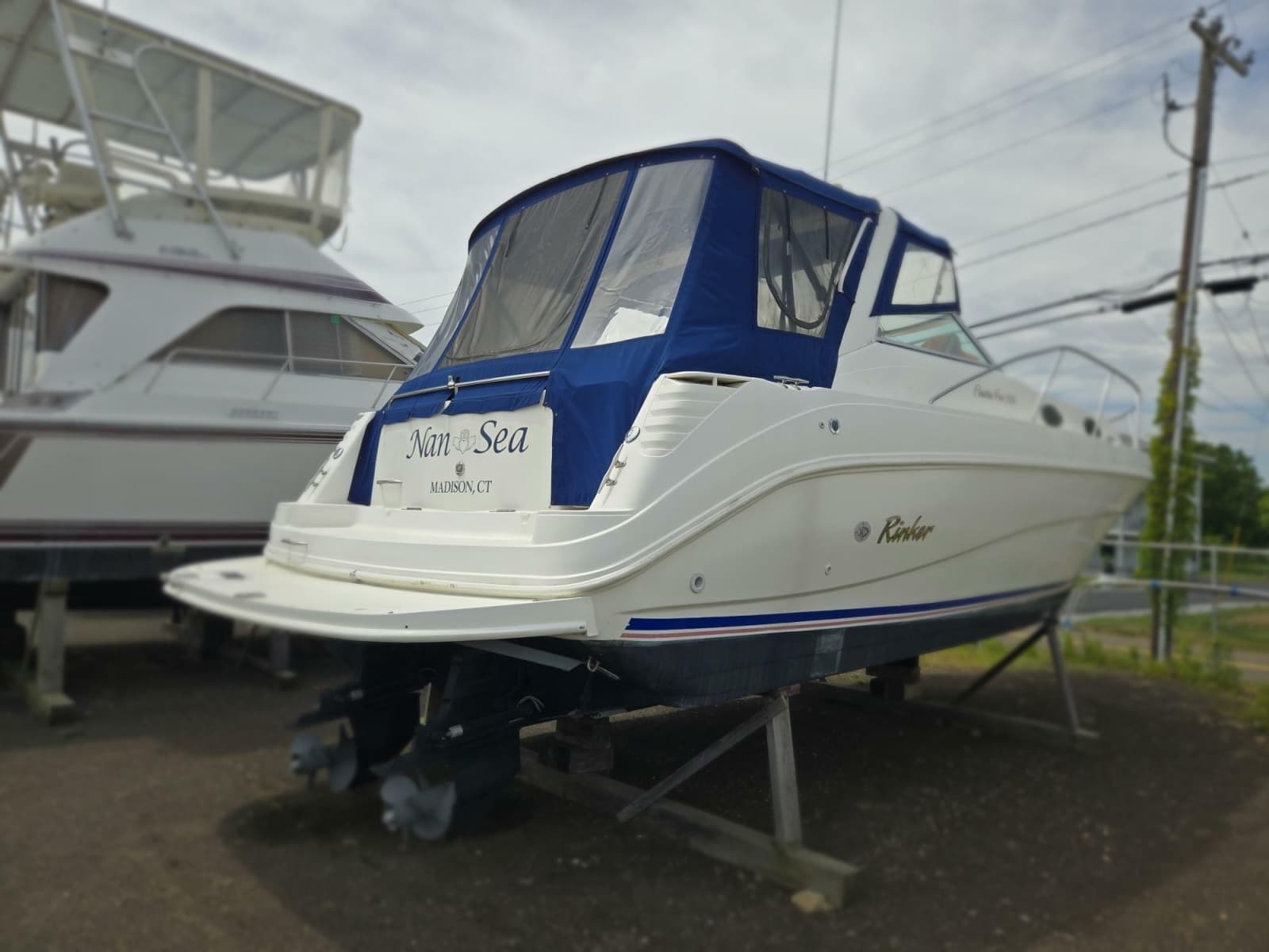 1999 Rinker 330 Fiesta Vee