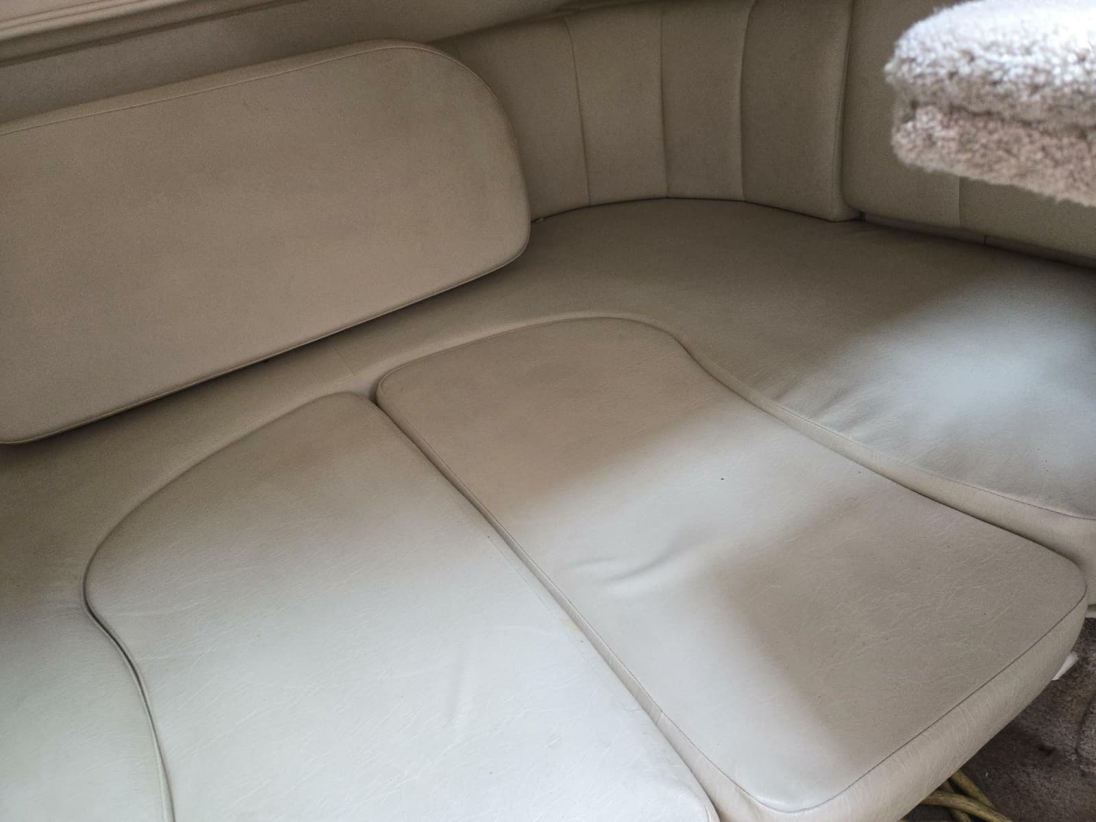 1999 Rinker 330 Fiesta Vee