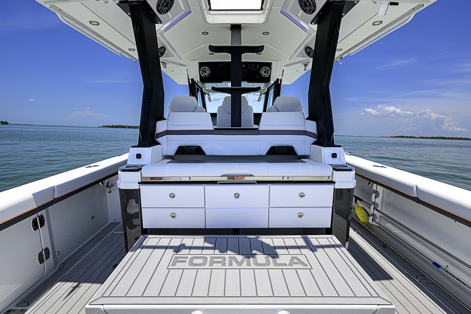 2024 Formula 387 Center Console Fish