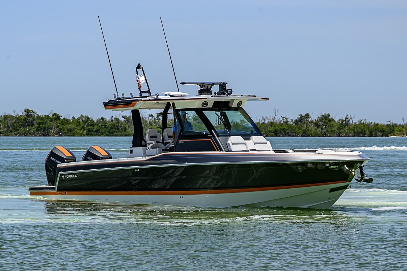 2024 Formula 387 Center Console Fish