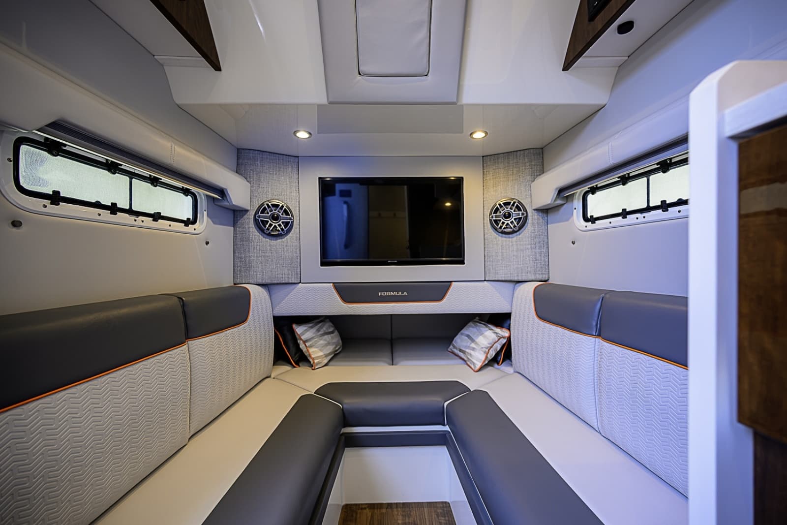 2024 Formula 387 Center Console Fish