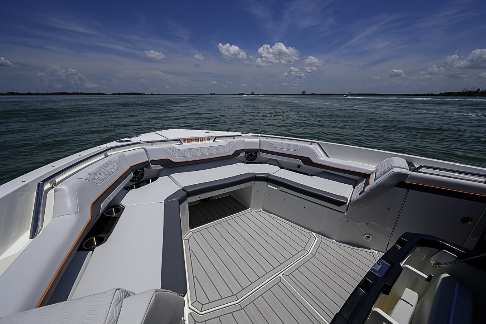 2024 Formula 387 Center Console Fish