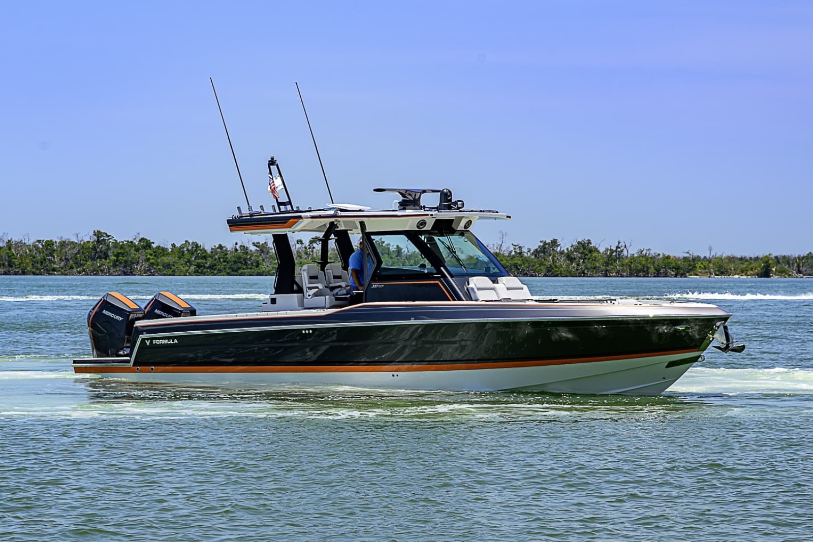 2024 Formula 387 Center Console Fish