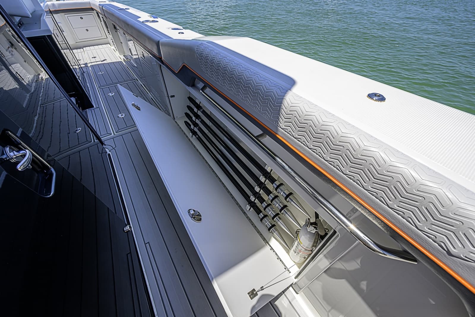 2024 Formula 387 Center Console Fish