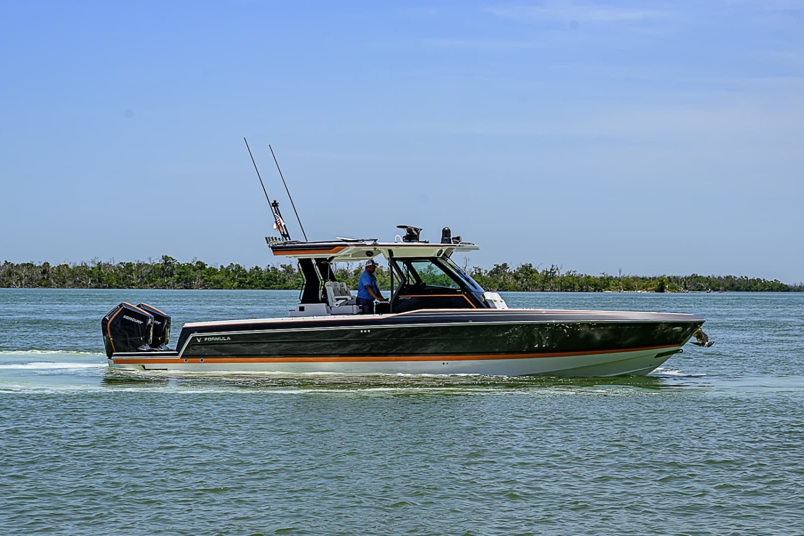 2024 Formula 387 Center Console Fish