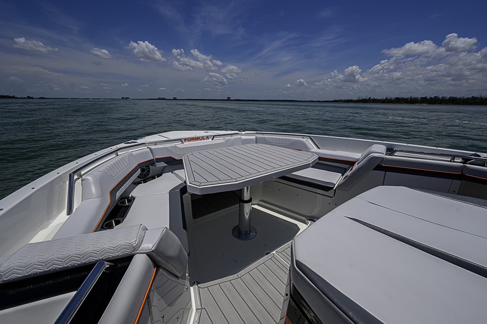 2024 Formula 387 Center Console Fish