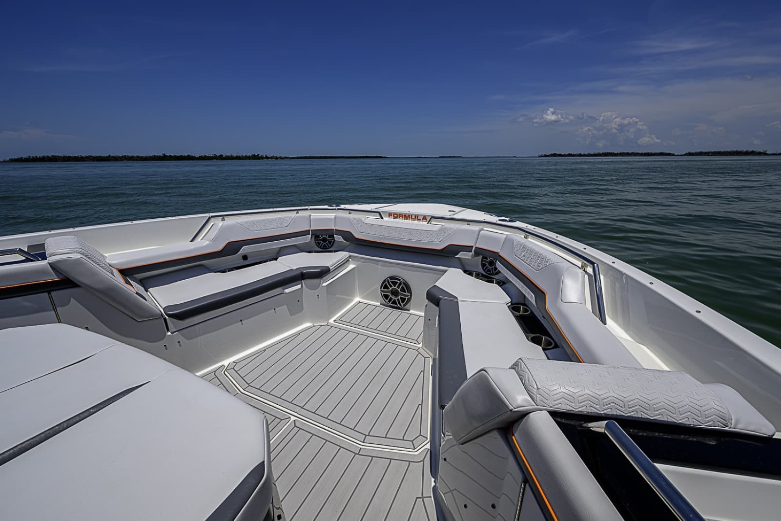 2024 Formula 387 Center Console Fish