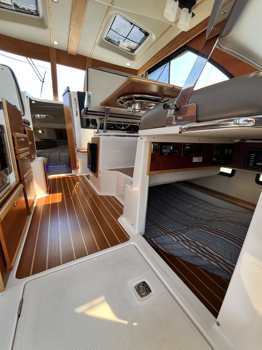 2023 Cutwater 32 Coupe