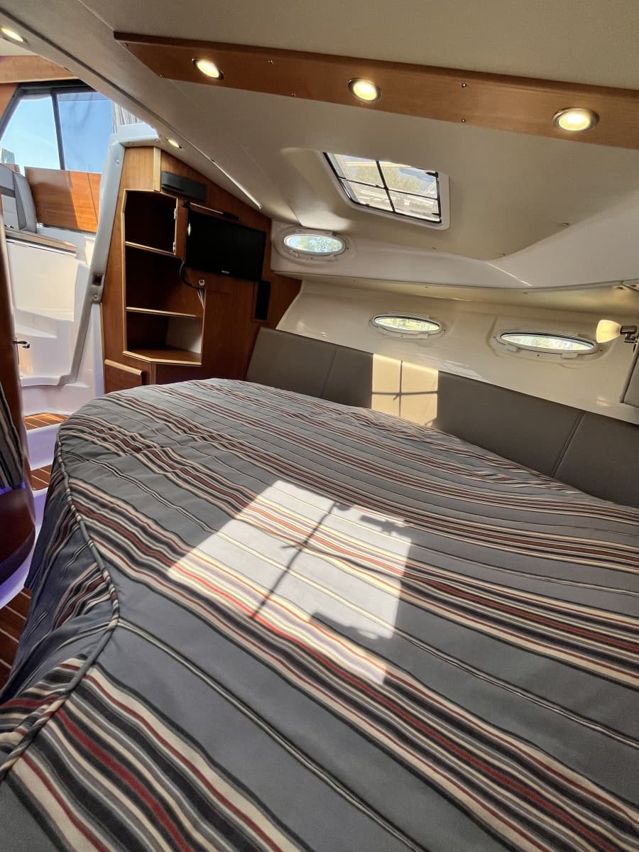 2023 Cutwater 32 Coupe