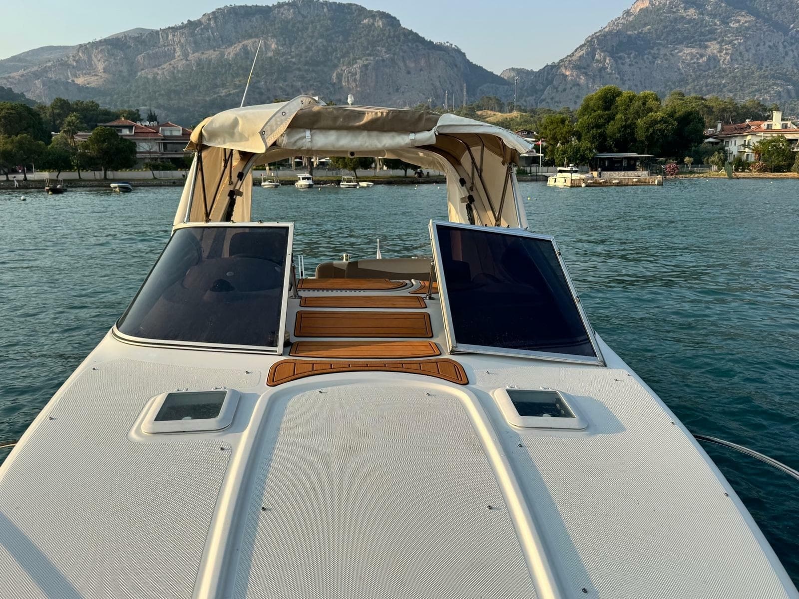 2001 Bayliner 2858