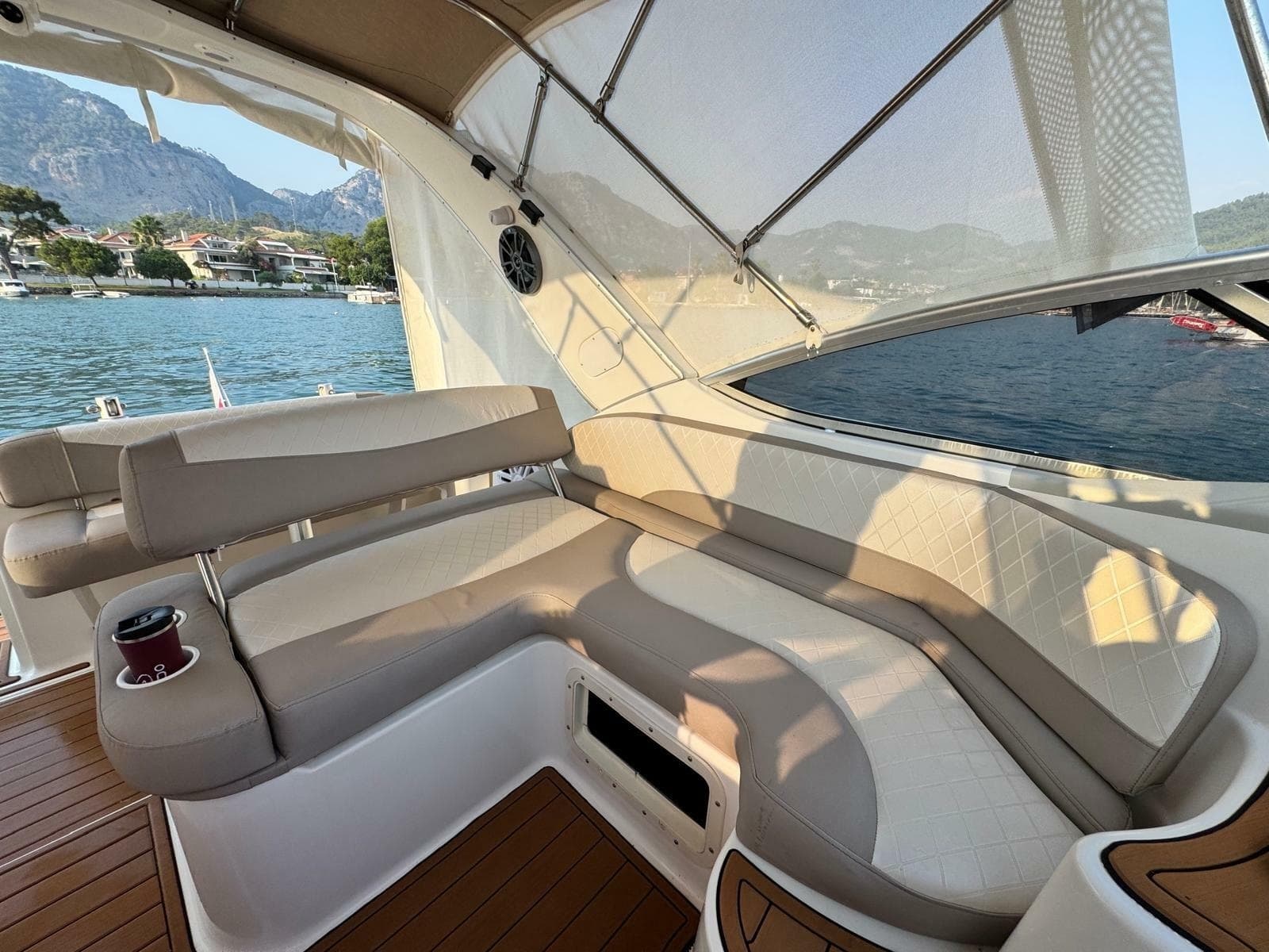 2001 Bayliner 2858