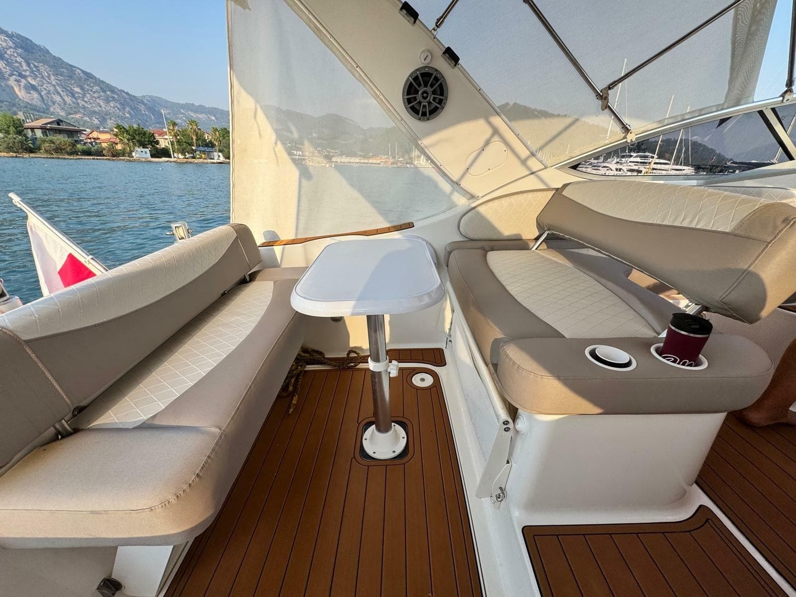 2001 Bayliner 2858