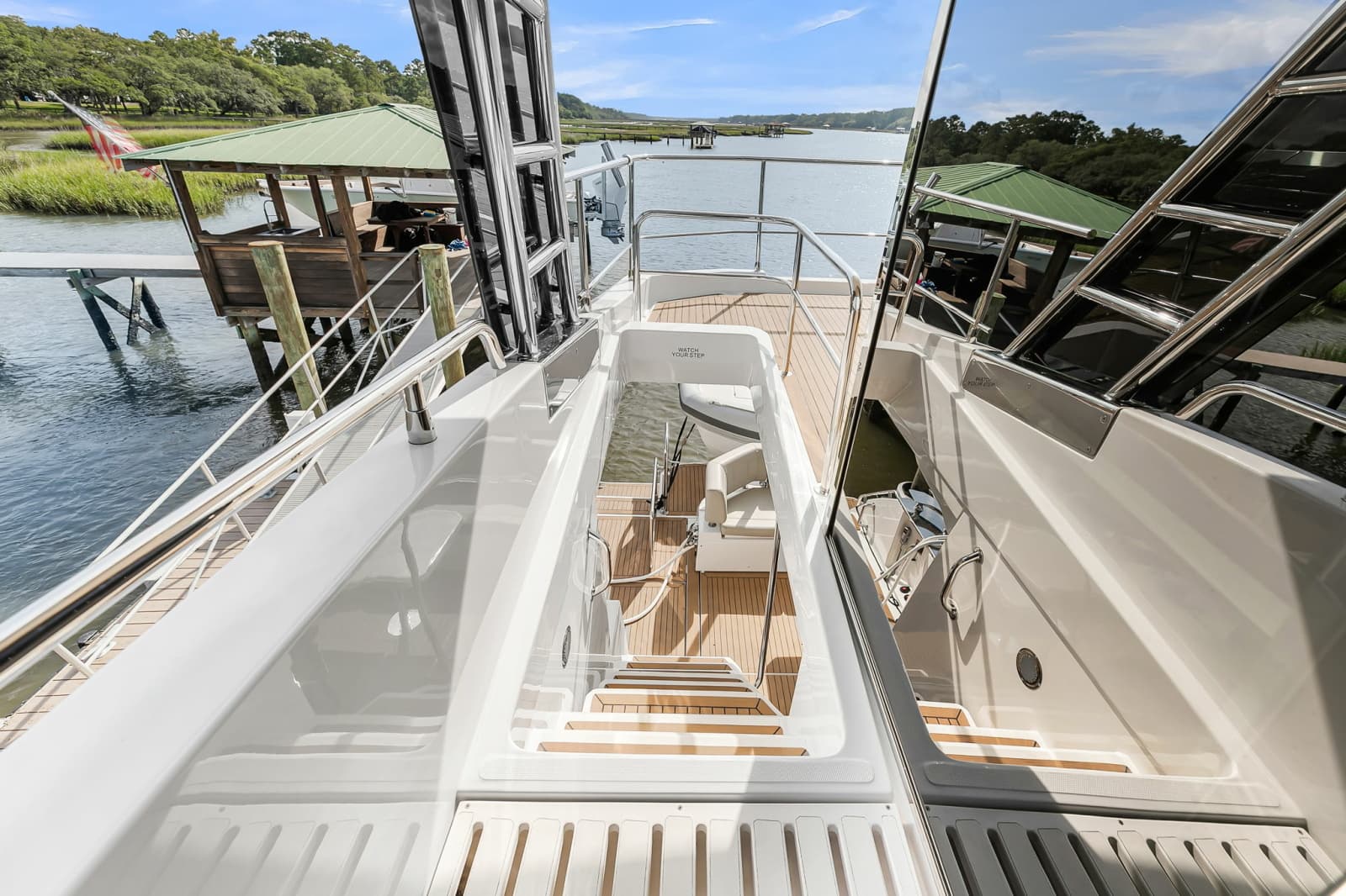 2025 Aquila 54 Yacht