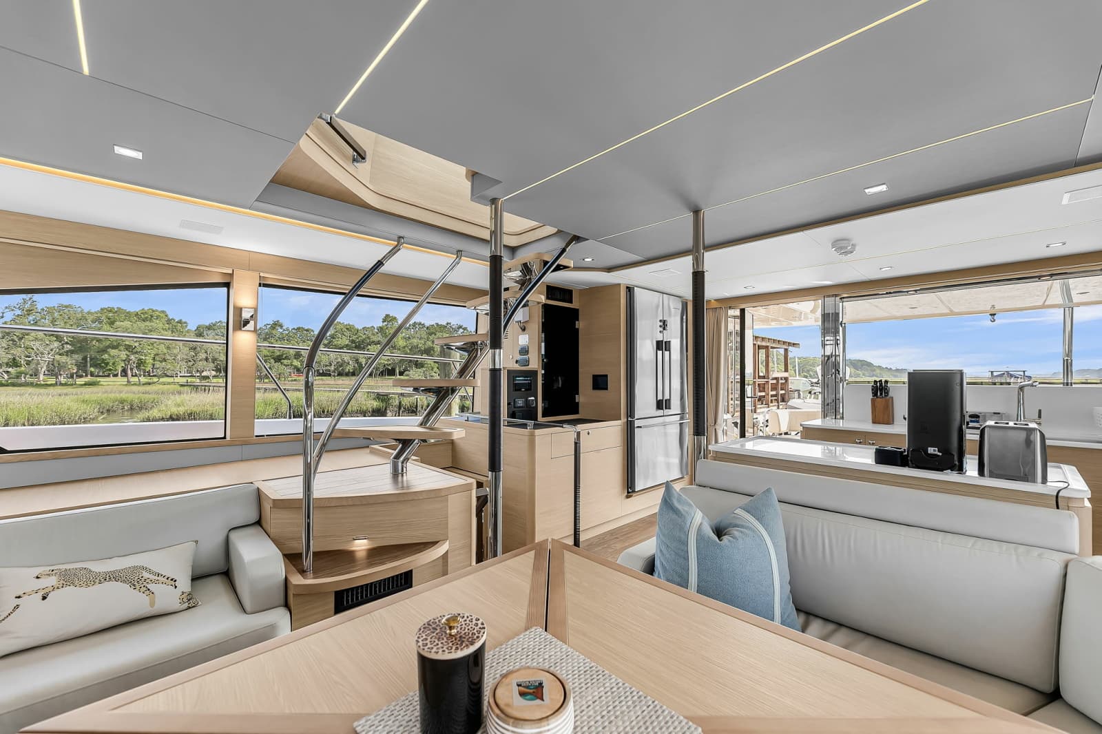 2025 Aquila 54 Yacht