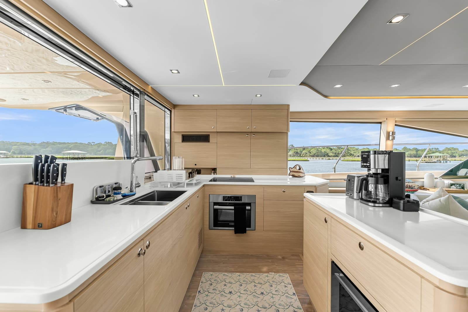 2025 Aquila 54 Yacht
