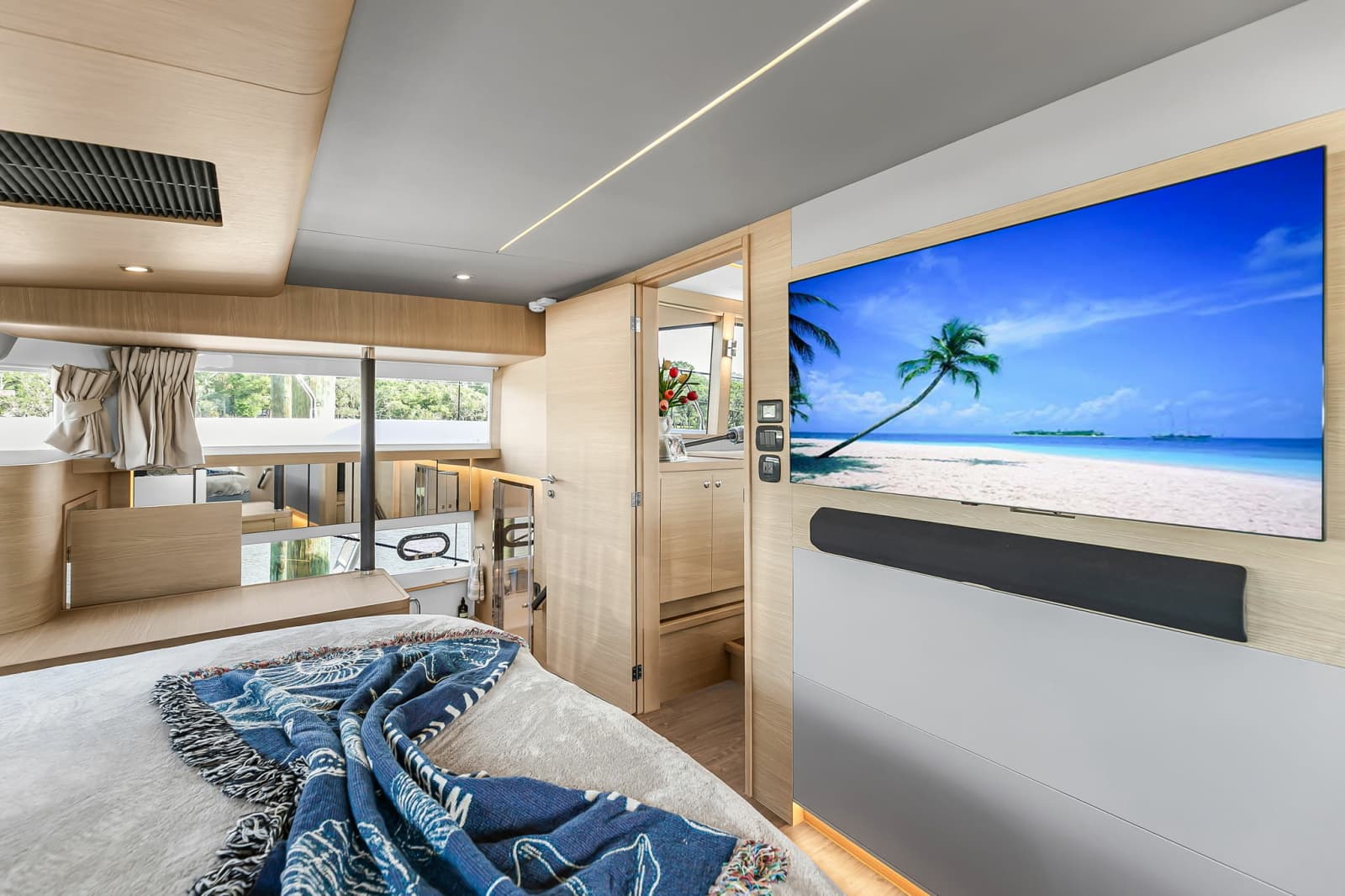 2025 Aquila 54 Yacht