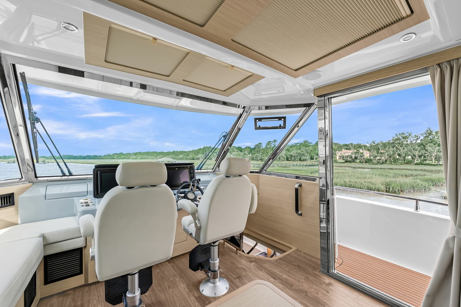 2025 Aquila 54 Yacht