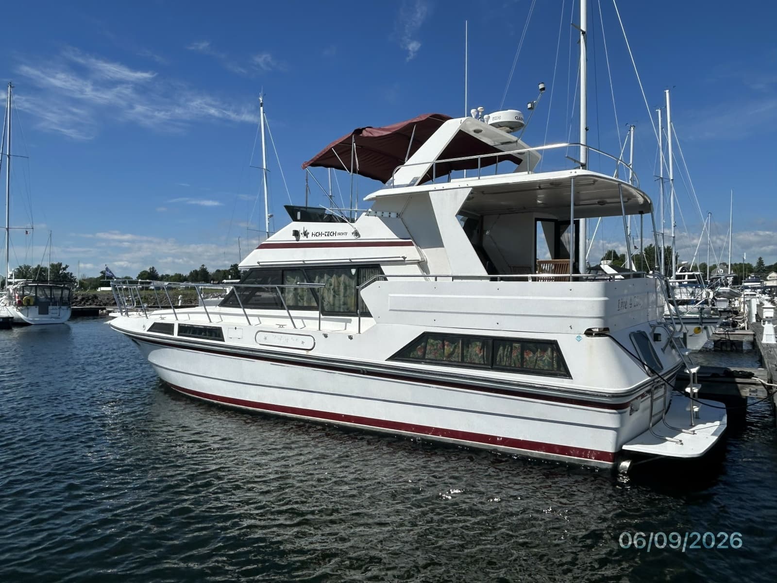 44' High Tech port aft profile