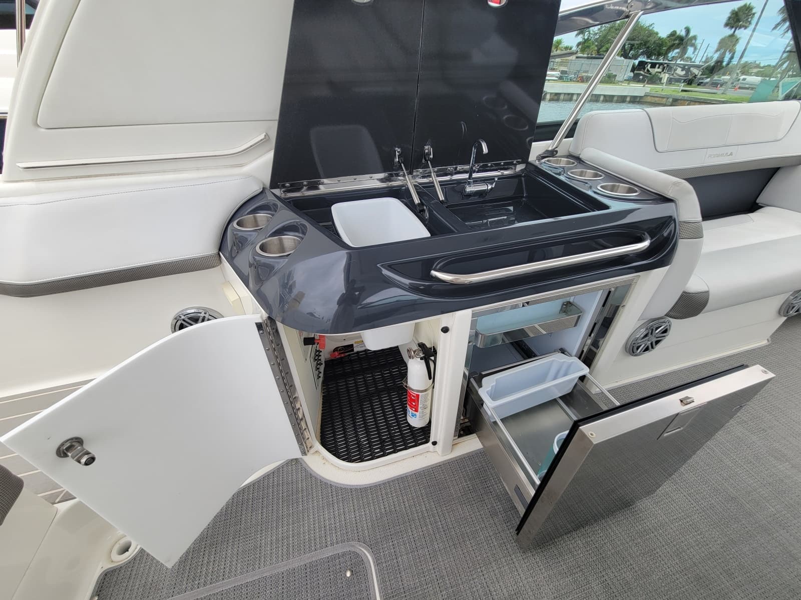 2019 Formula 350 Crossover Bowrider