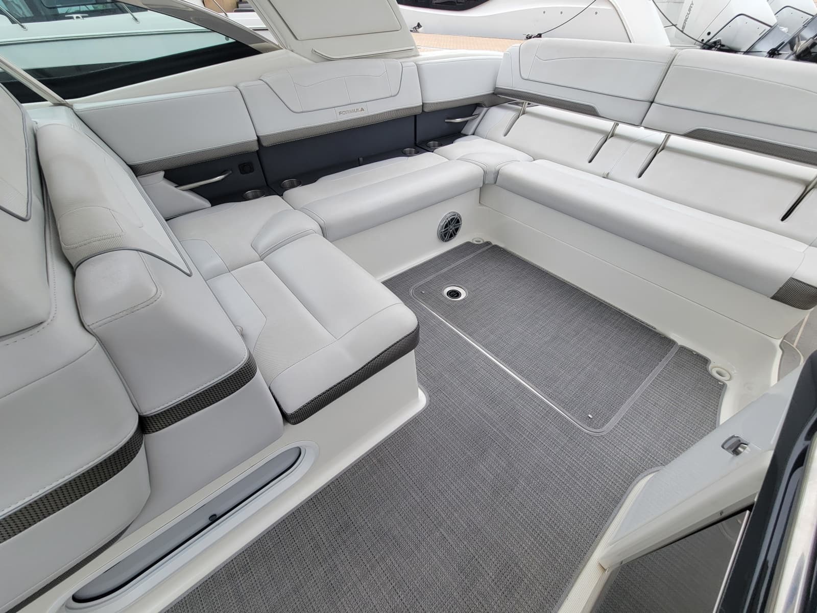 2019 Formula 350 Crossover Bowrider