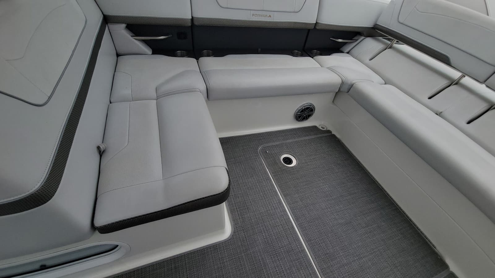 2019 Formula 350 Crossover Bowrider