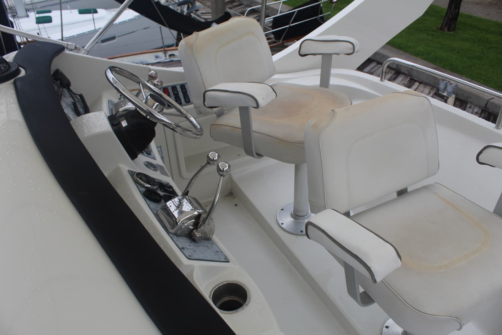 2006 Carver 