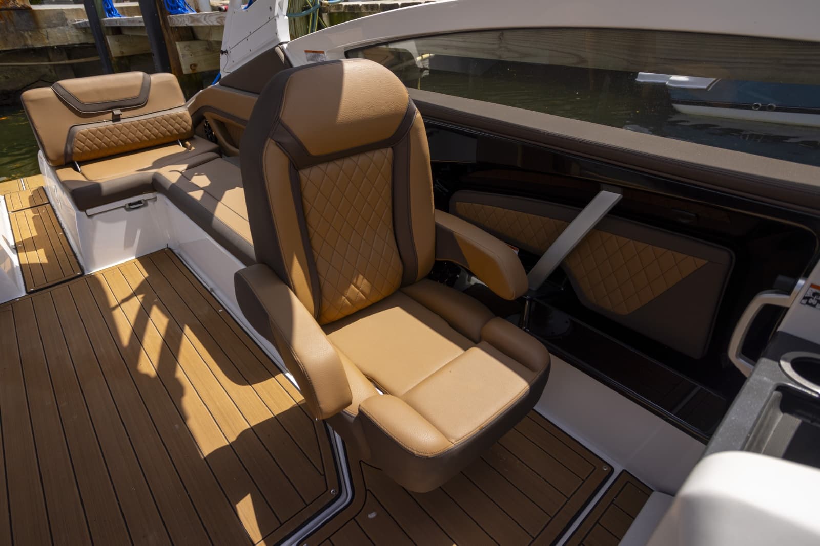 2024 Yamaha Boats 275 SE