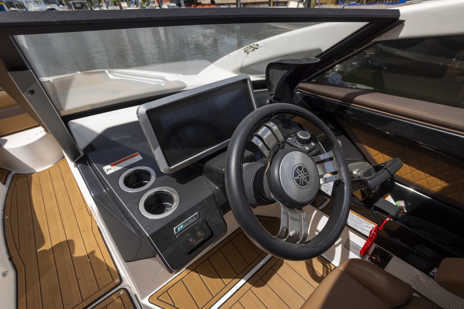 2024 Yamaha Boats 275 SE