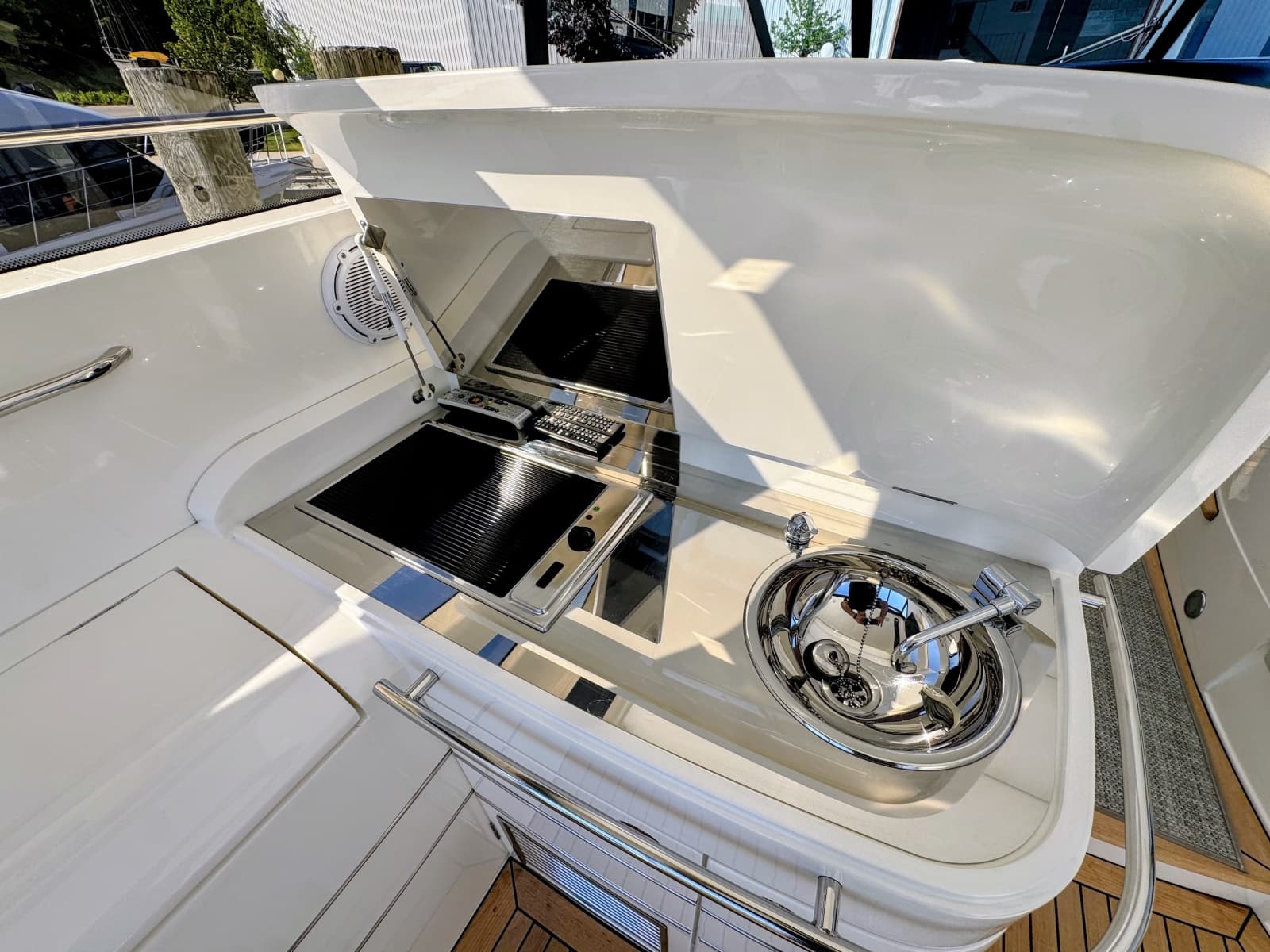 2004 Viking Princess V58