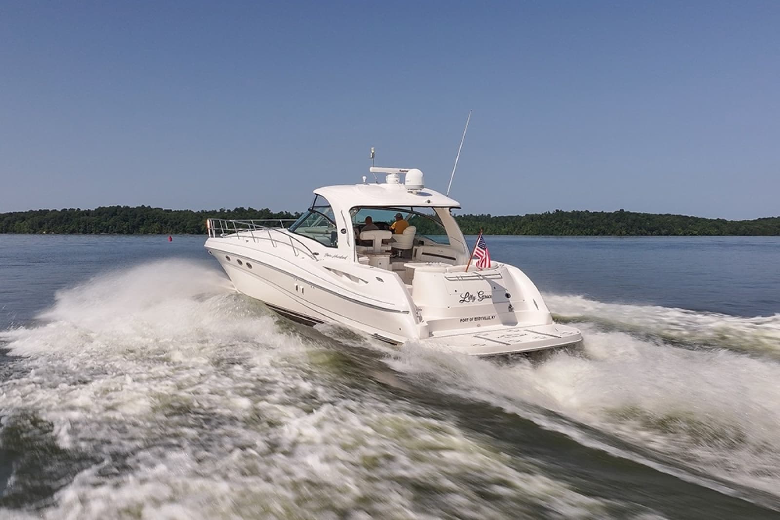 2003 Sea Ray 500 Sundancer underway