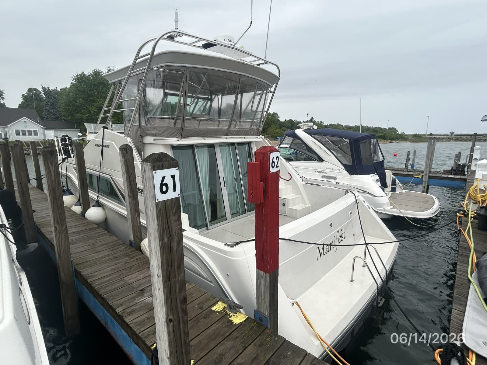 42' Cruisers port aft profile1