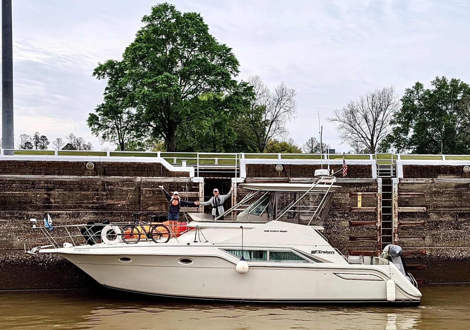 1989 Cruisers Yachts 4280