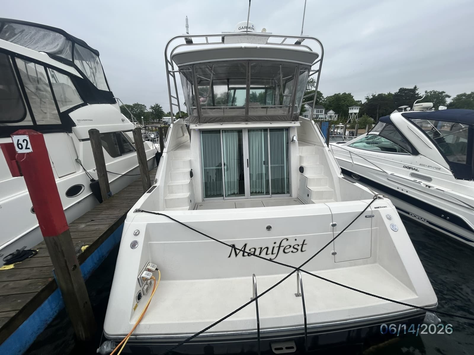 42' Cruisers aft profile