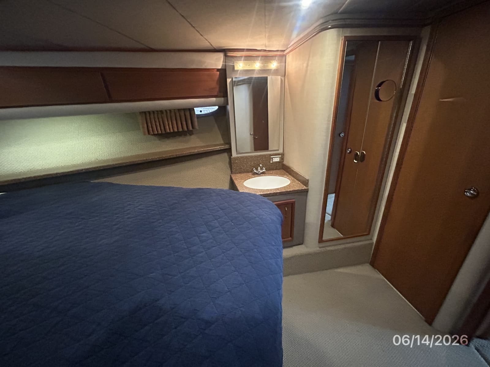42' Cruisers master stateroom starboard