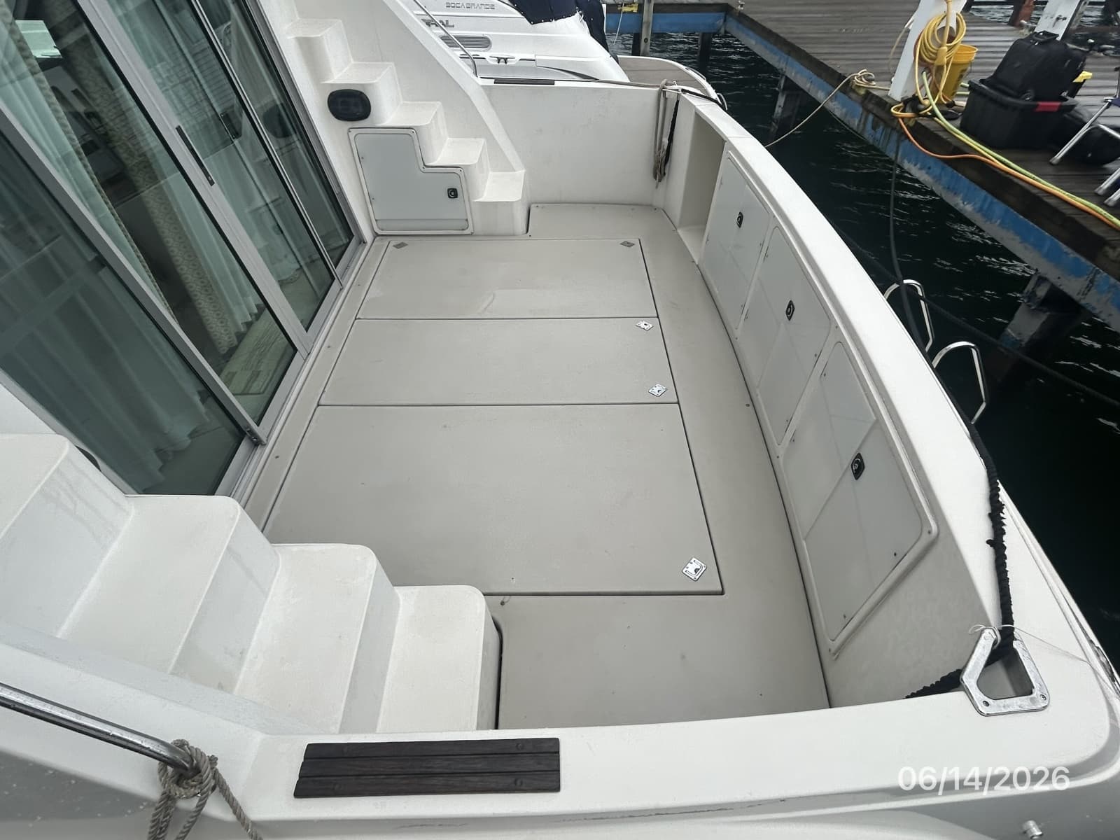 42' Cruisers cockpit starboard