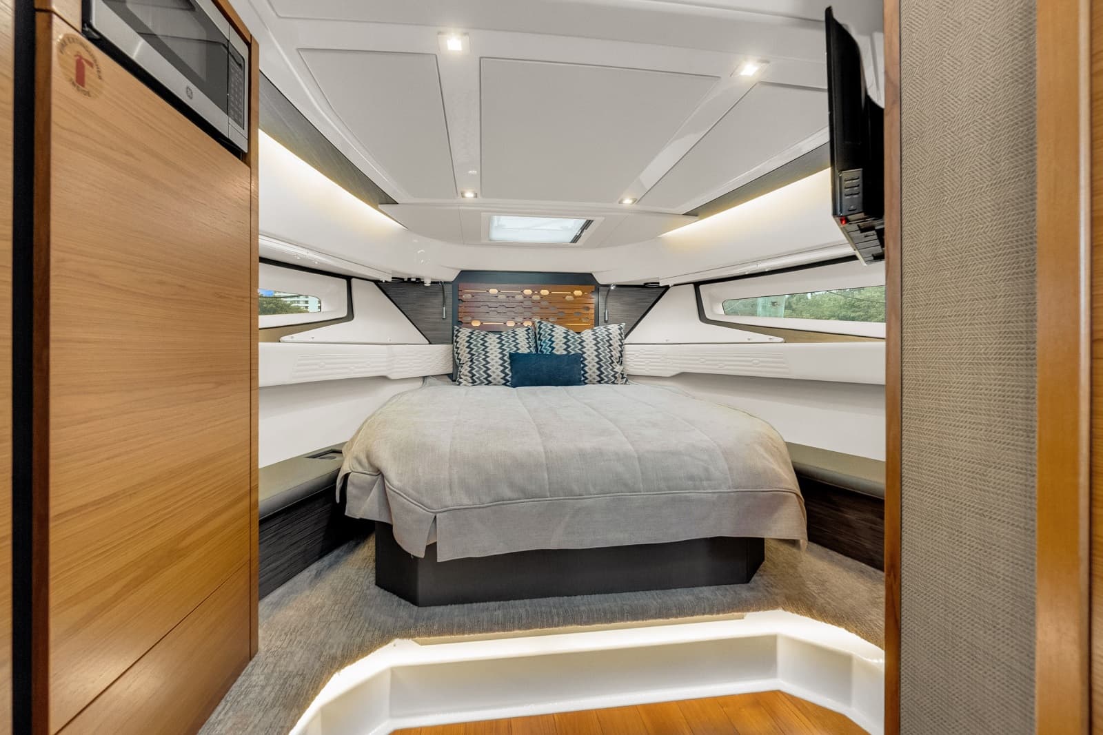 2021 Tiara Yachts 43 LE