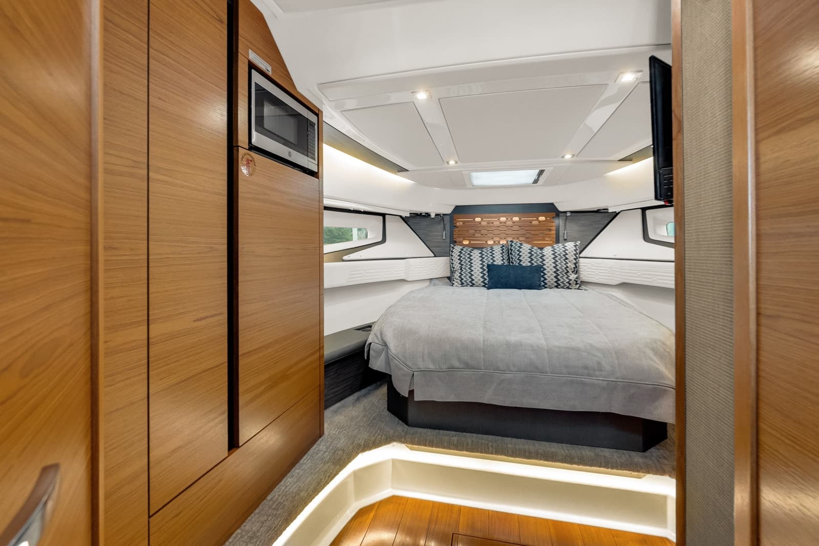 2021 Tiara Yachts 43 LE