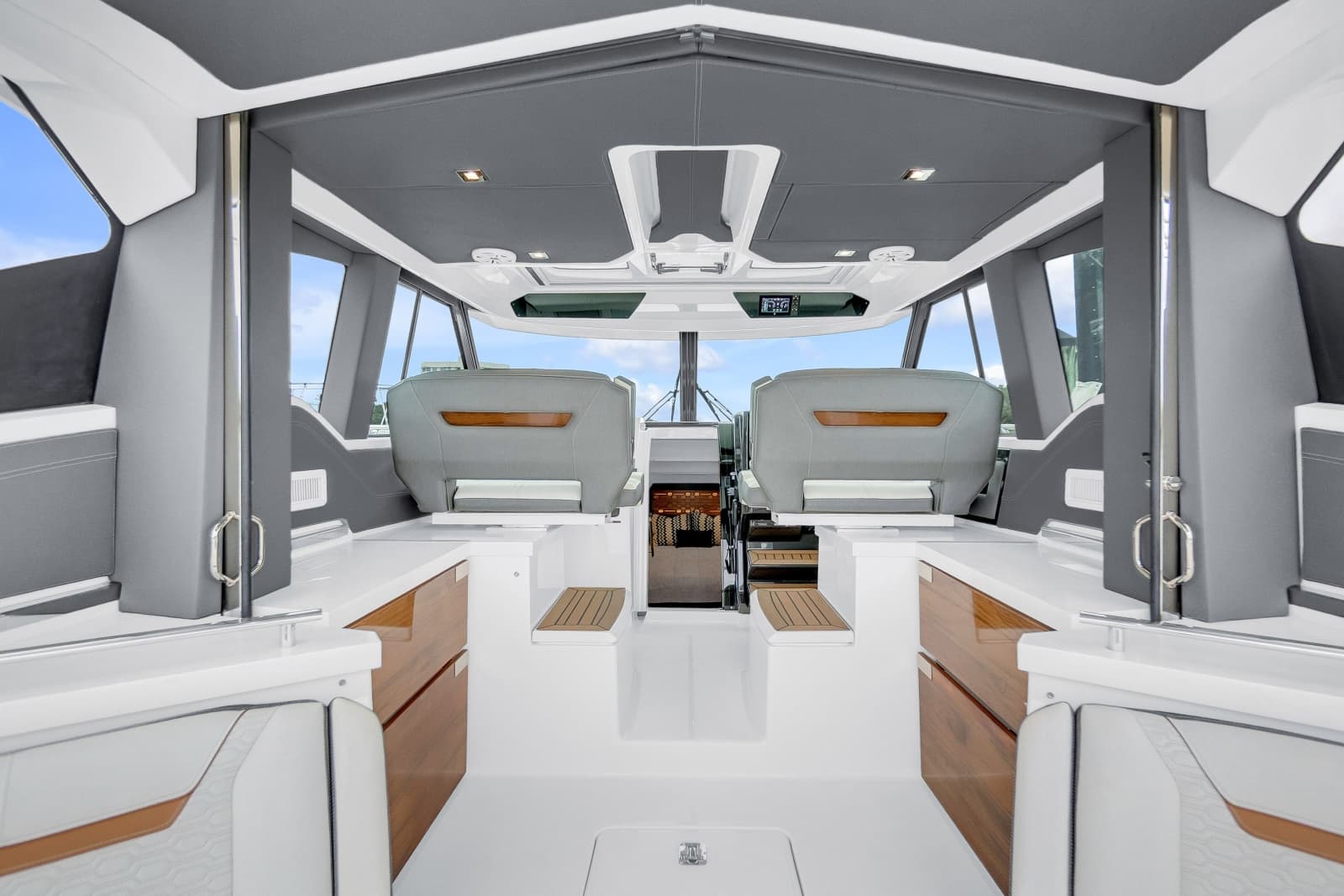 2021 Tiara Yachts 43 LE