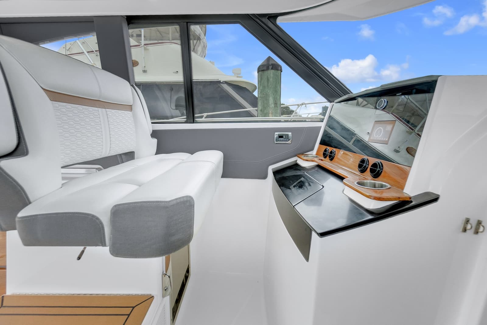 2021 Tiara Yachts 43 LE