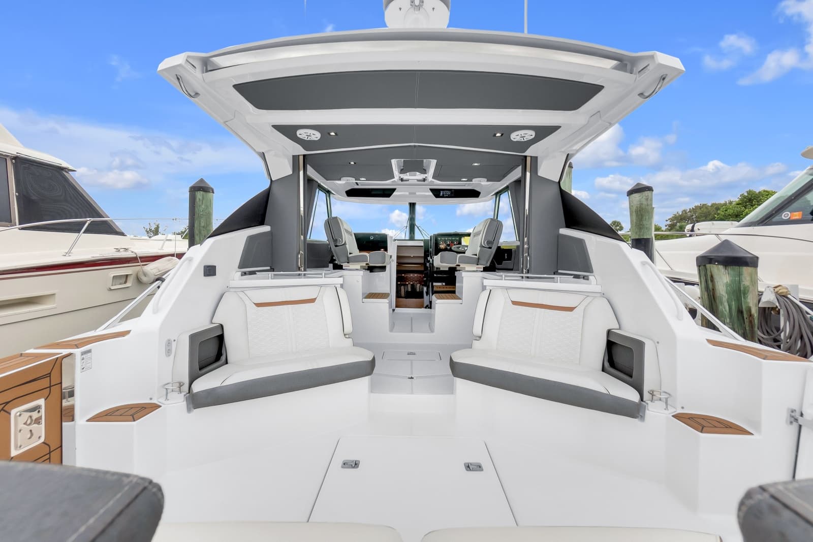 2021 Tiara Yachts 43 LE