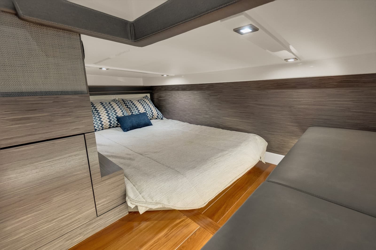 2021 Tiara Yachts 43 LE