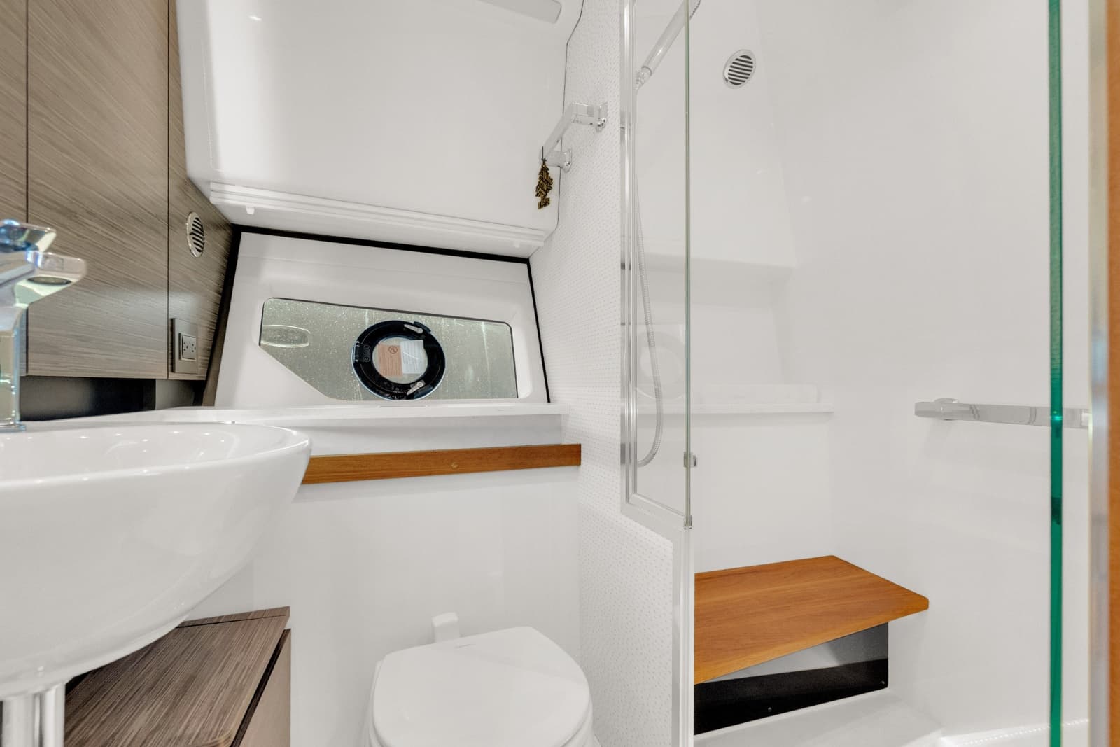 2021 Tiara Yachts 43 LE