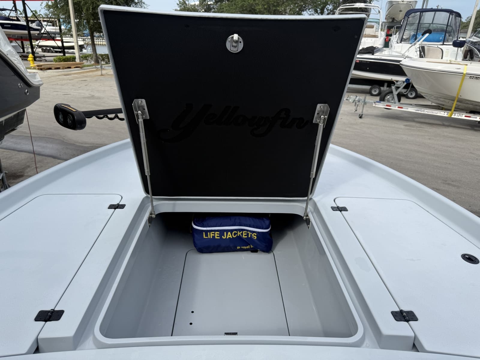 2017 Yellowfin 24 Bay CE