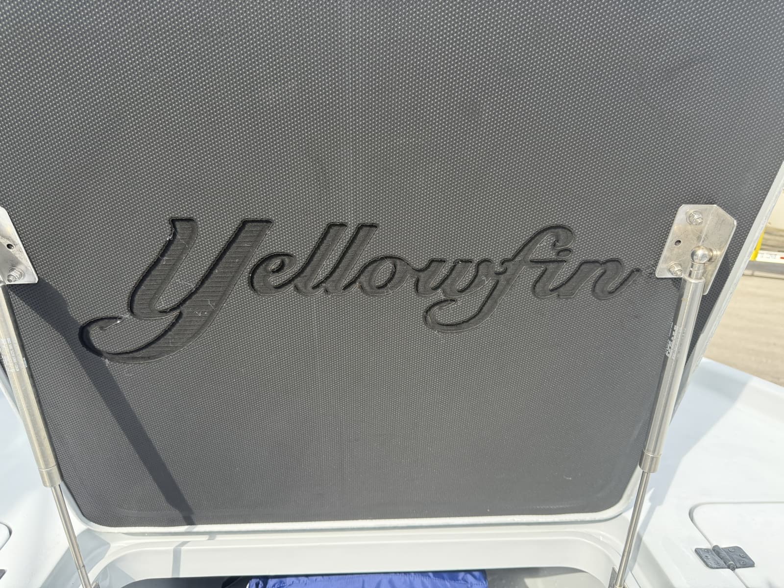 2017 Yellowfin 24 Bay CE