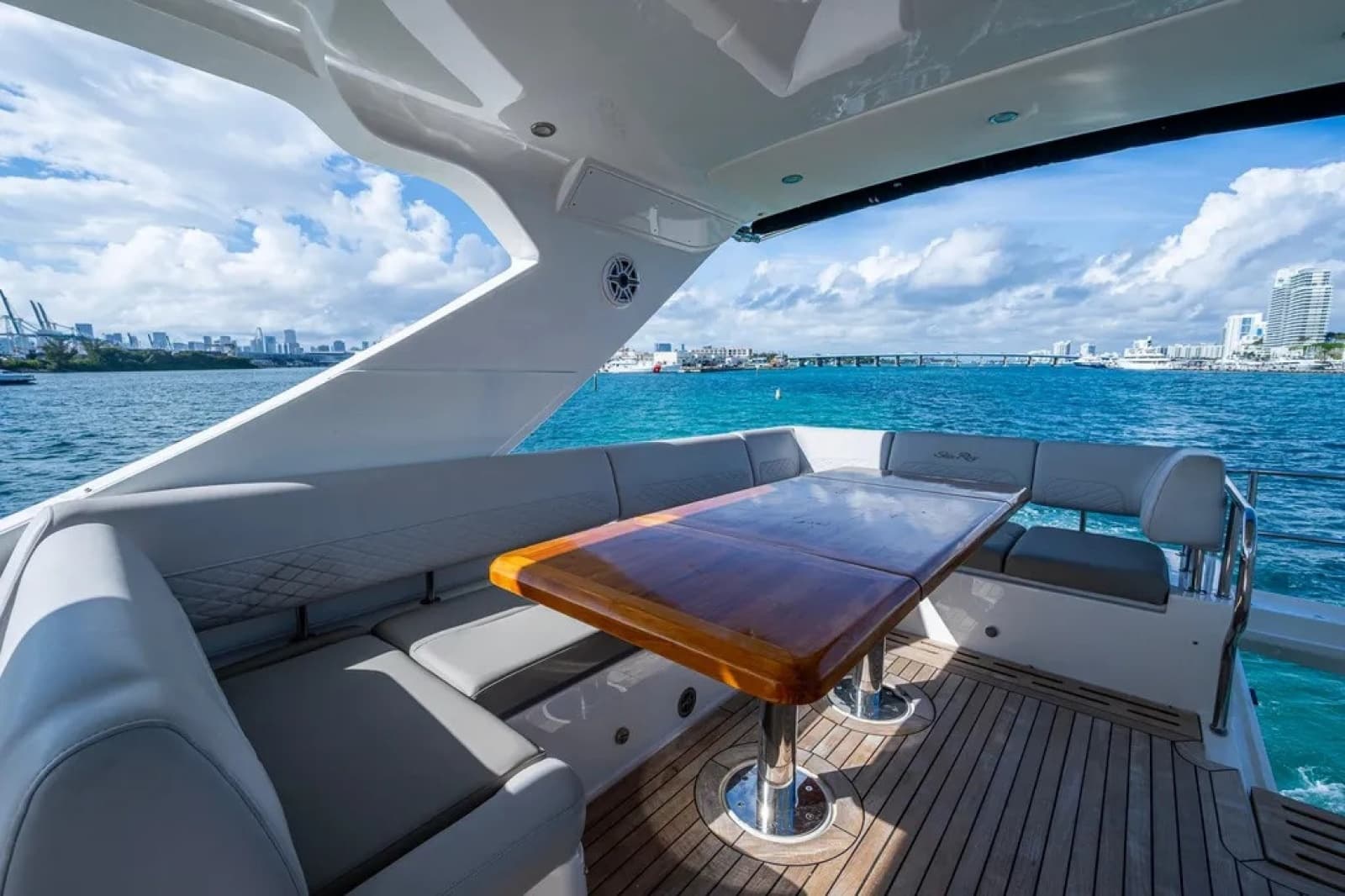 2018 Sea Ray L550 Fly